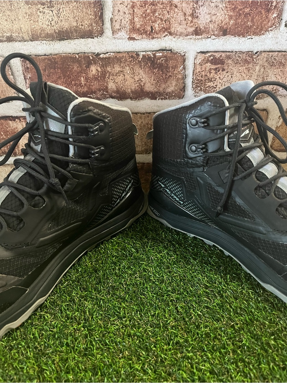 Altra - Picture 3 of 6